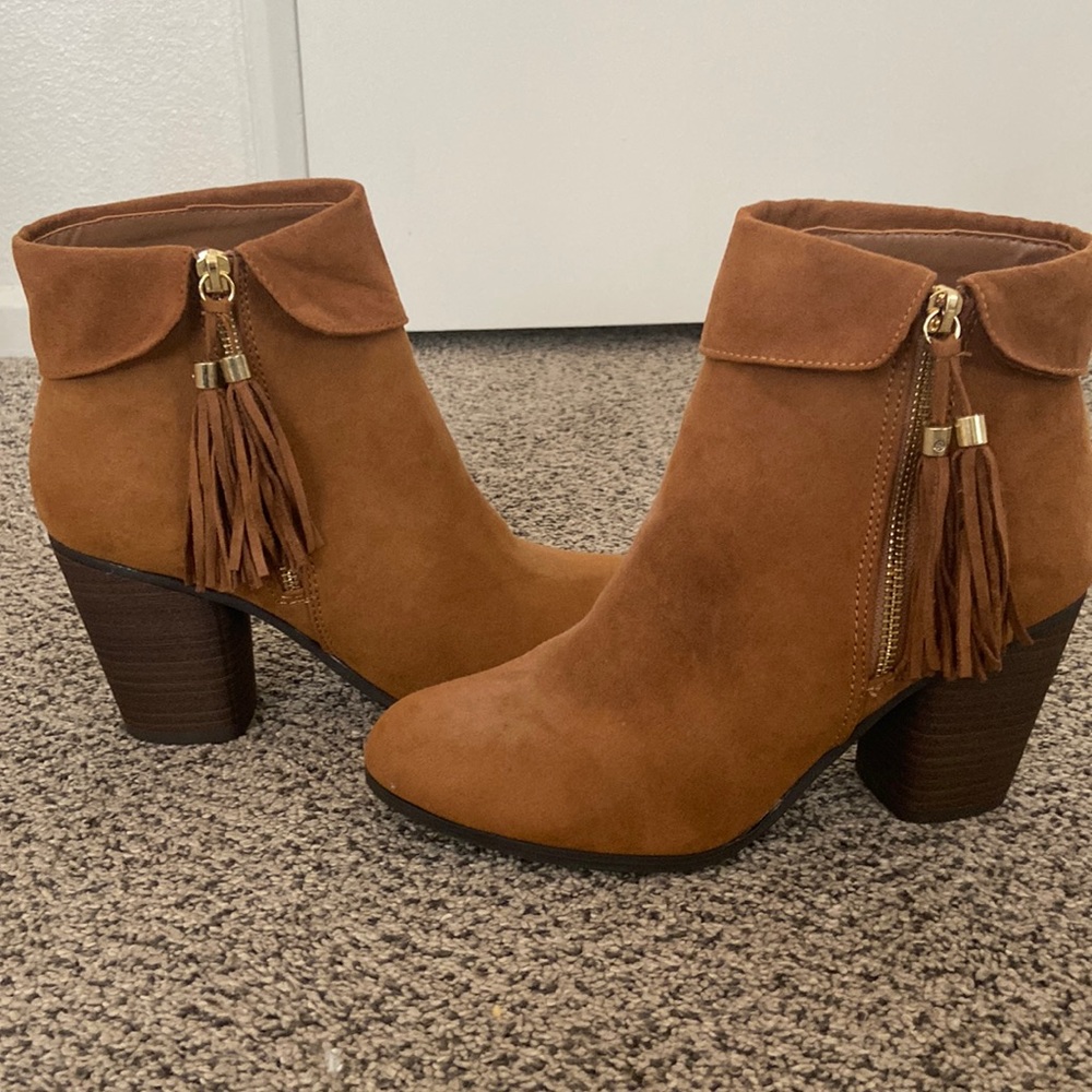 NWOT LC brown booties